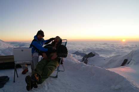 Echocardiographie réalisée au sommet du Mont Blanc lors d'une précédente expédition © Samuel Verges