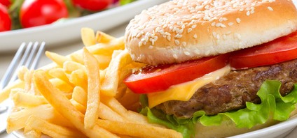 Manger au fast-food augmenterait le risque d&rsquo;eczéma et d&rsquo;asthme