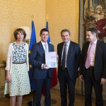 Remise du Plan Médecine Génomique 2025 à Manuel Valls