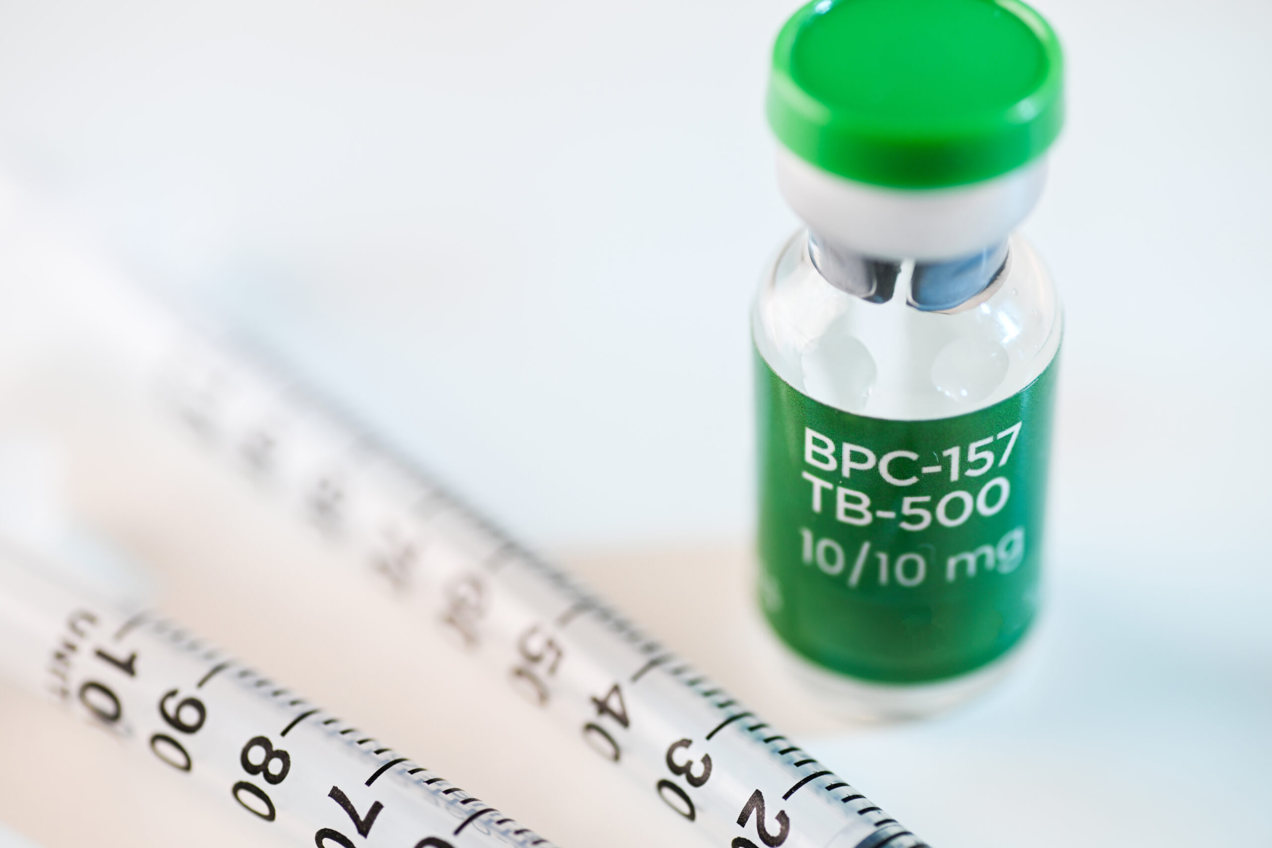 Vieillissement, performances sportives, sommeil… Que dit vraiment la science des peptides ?