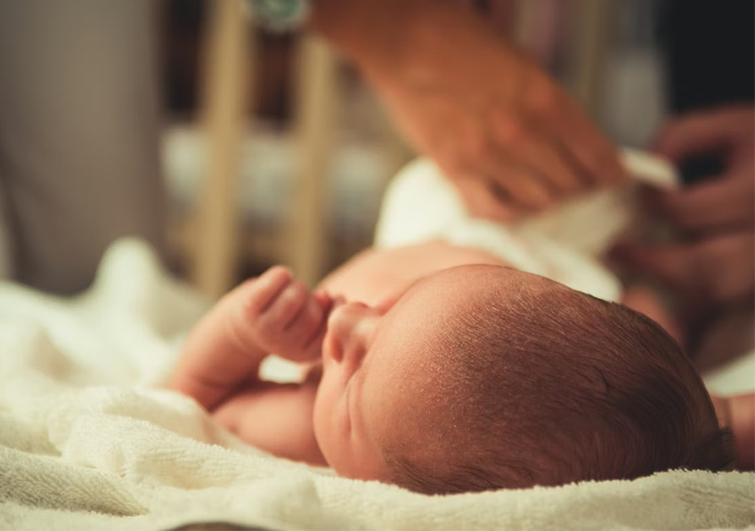 Petit poids de naissance : l’impact de l’exposition à la chaleur serait renforcé par les facteurs environnementaux et socio-économiques